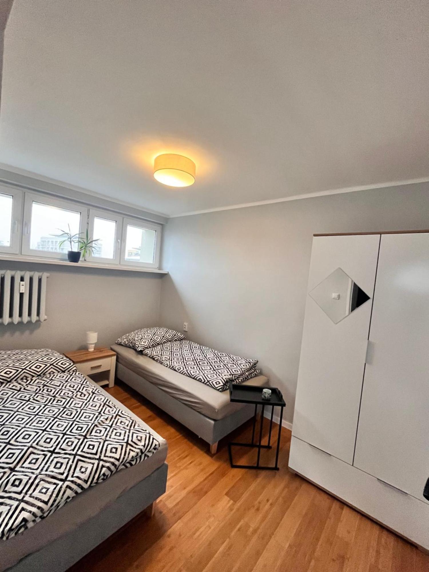 Apartament Z Widokiem Na Spodek Katowice Bagian luar foto